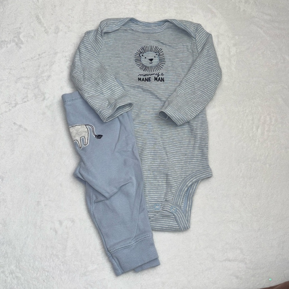 Carters matching lion pants and bodysuit matching set  6 months 🦁